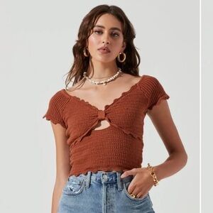 ASTR THE LABEL WOMEN'S KNIT TOP SIZE SMALL RUST BROWN CROPPED SCALLOPED DETAIL